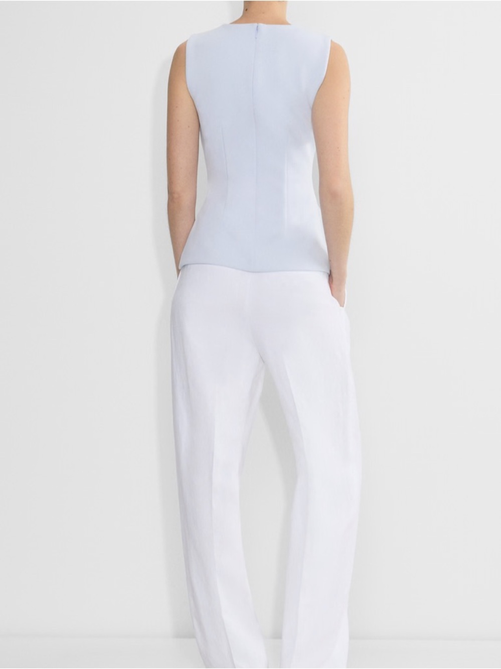 NWT Aritzia Light Blue Glimmer Recap FigureKnit Sleeveless Blouse Size Medium - Picture 7 of 12